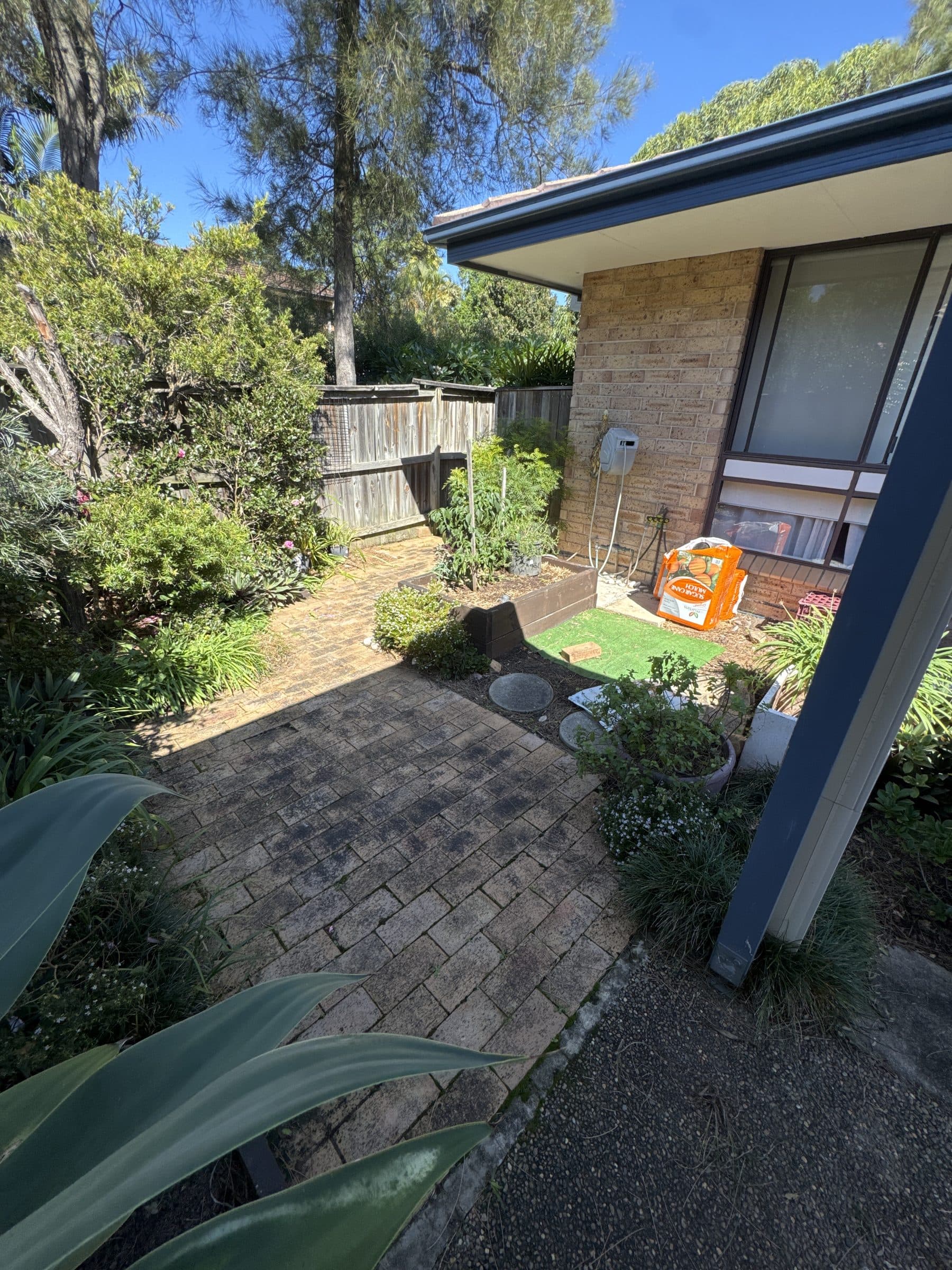Warriewood garden before work by The Hedge Fund